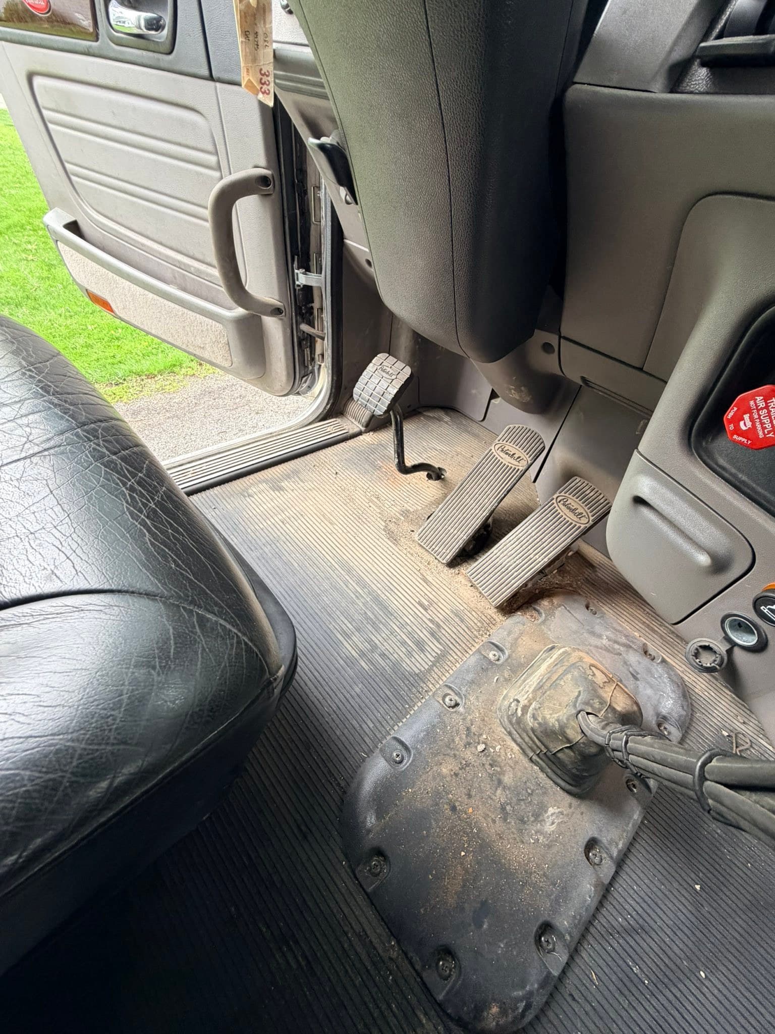 Dirty semi floor before detail